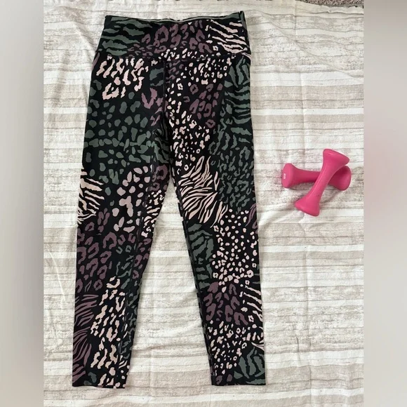 💪🏻 Calvin Klein Animal Print Black/Mauve/Green Leggings Medium - Picture 2 of 4